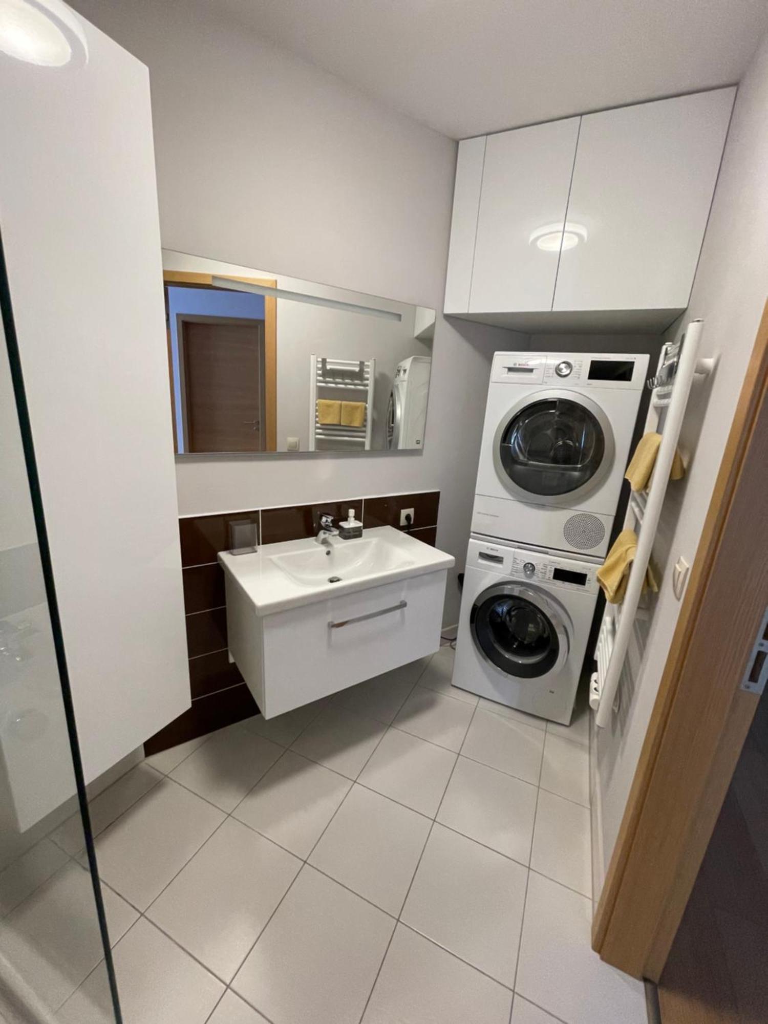 Sag Panorama City Apartment 3 Rooms Free Parking Free Wifi براتسيلافا المظهر الخارجي الصورة